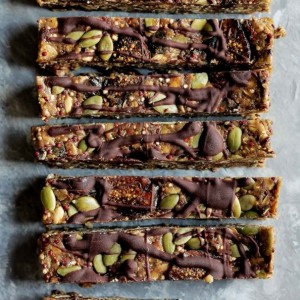 Toasted Quinoa, Dried Fig & Dark Chocolate Nut Free Granola Bars